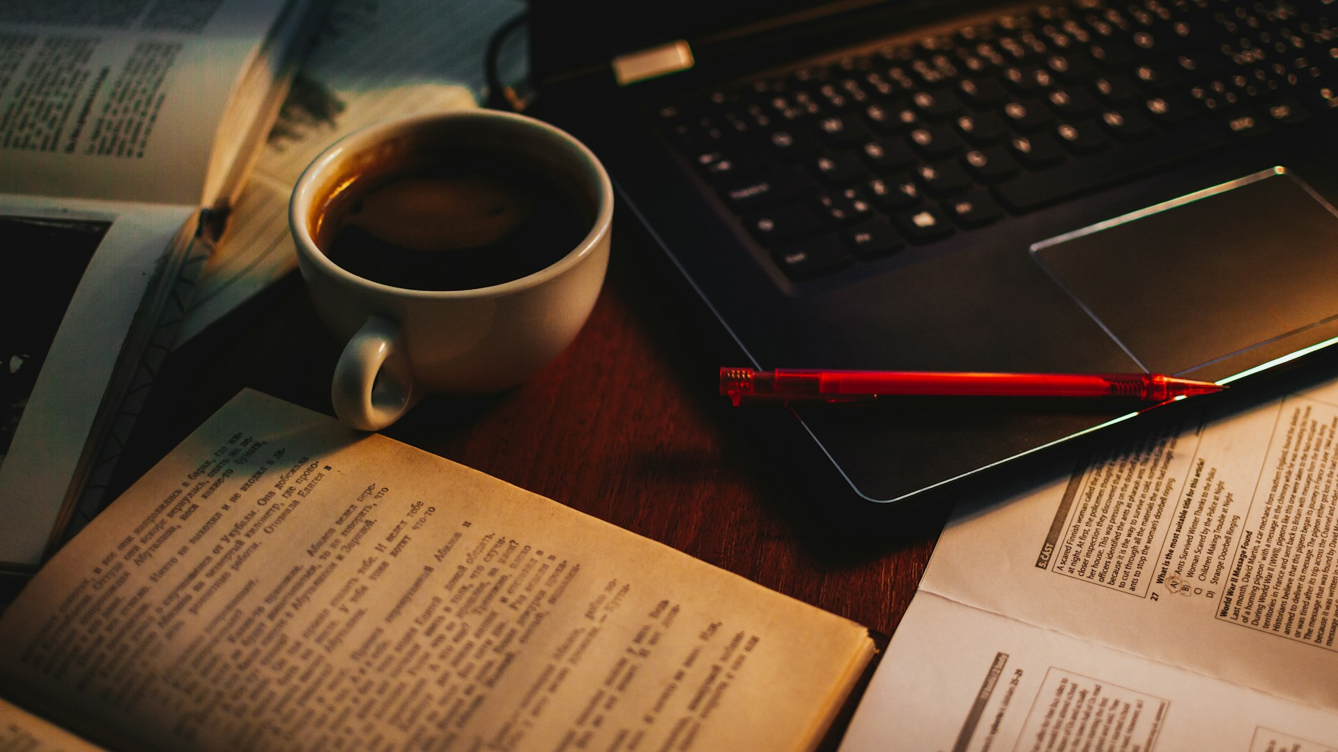 Plataforma de estudio online con caf\u00e9 y apuntes